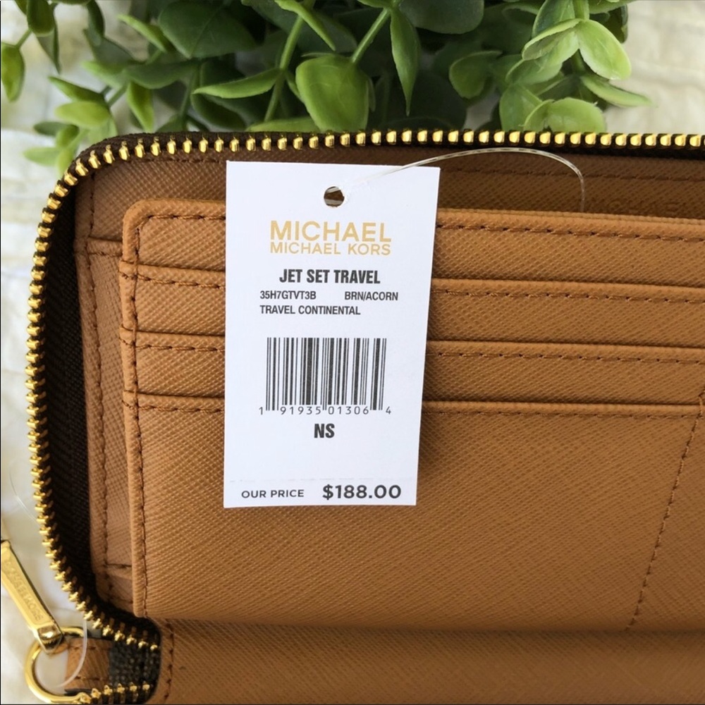Michael Kors Jet Set Travel Continental Wallet - Picture 5 of 5